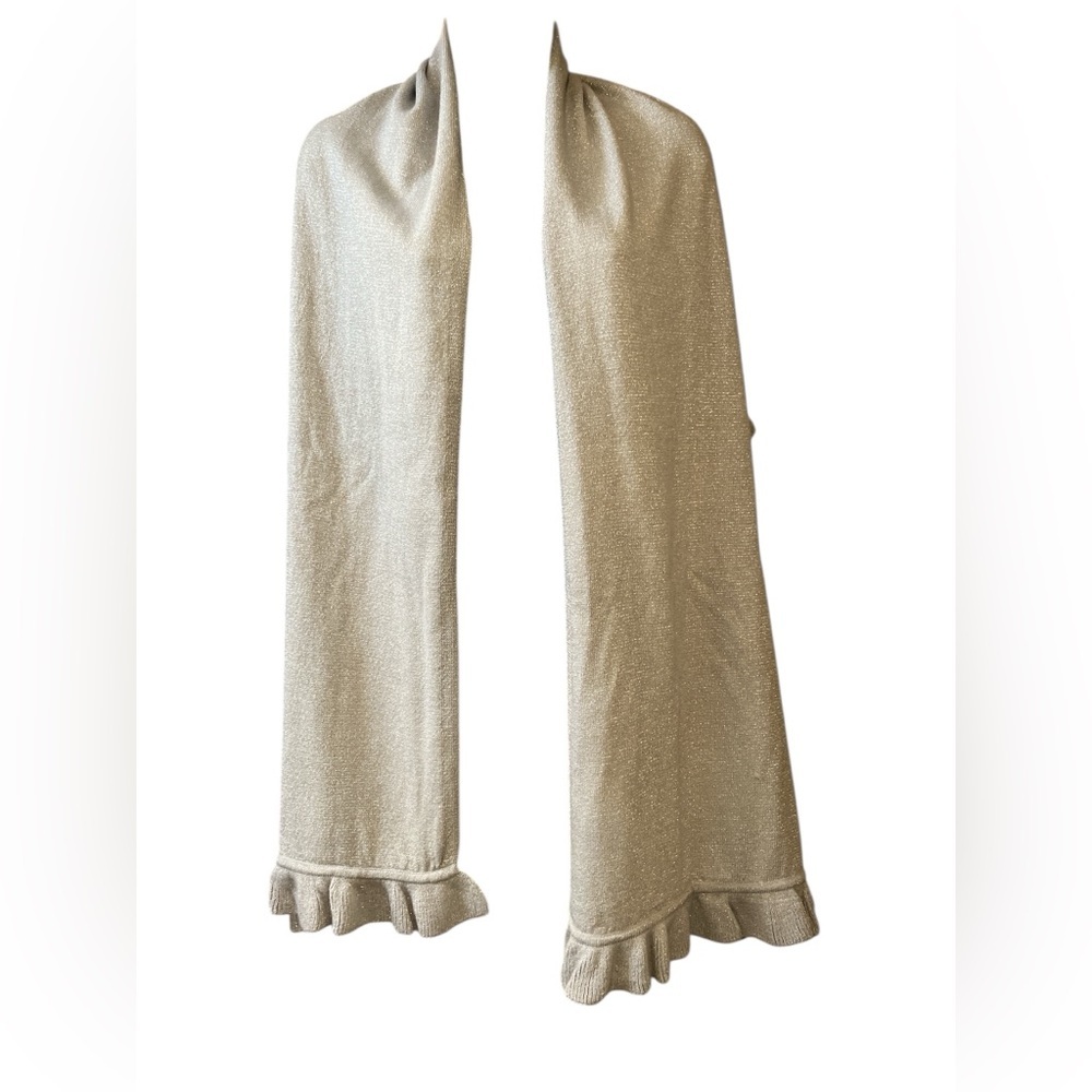 Elegant Gray Ruffled Women's Scarf with Shimmery Threads NWT - Picture 3 of 5